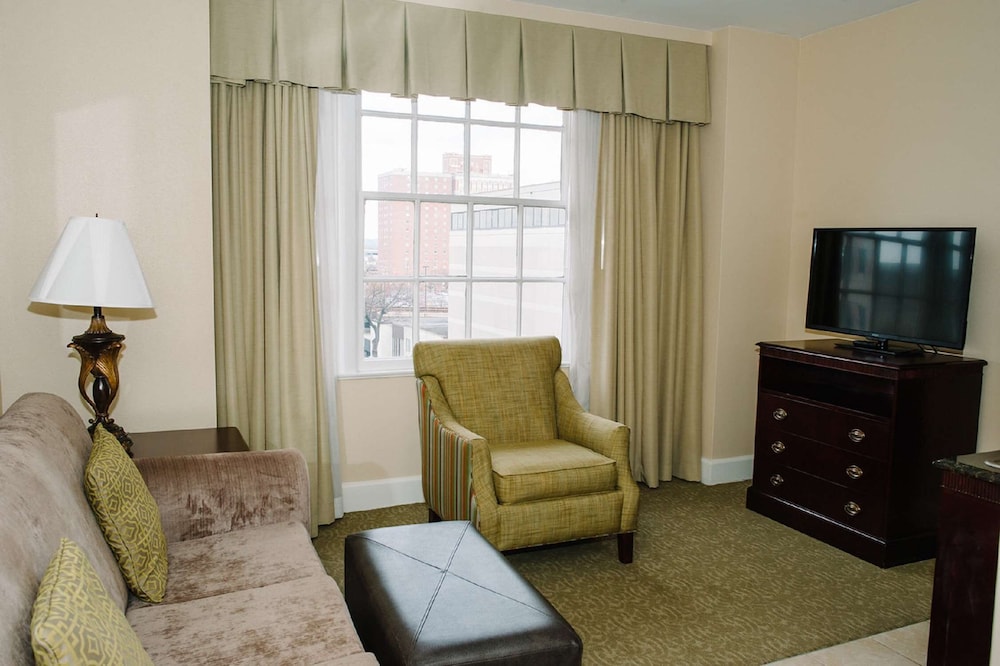 Hampton Inn & Suites Birmingham Downtown Tutwiler - photo 29