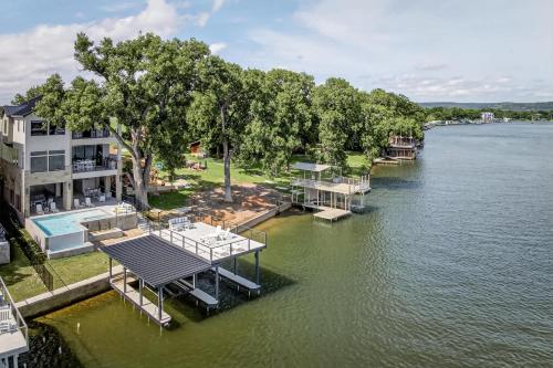 The 565 Villa with Concierge Services — 4-Star Luxury Hotel in Kingsland, United States