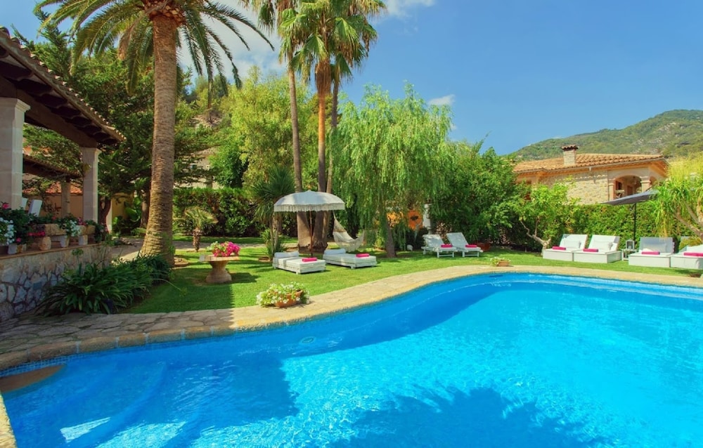 Rustic House in Mancor with Pool — 4-Star Luxury Hotel in Mancor De La Vall, Spain