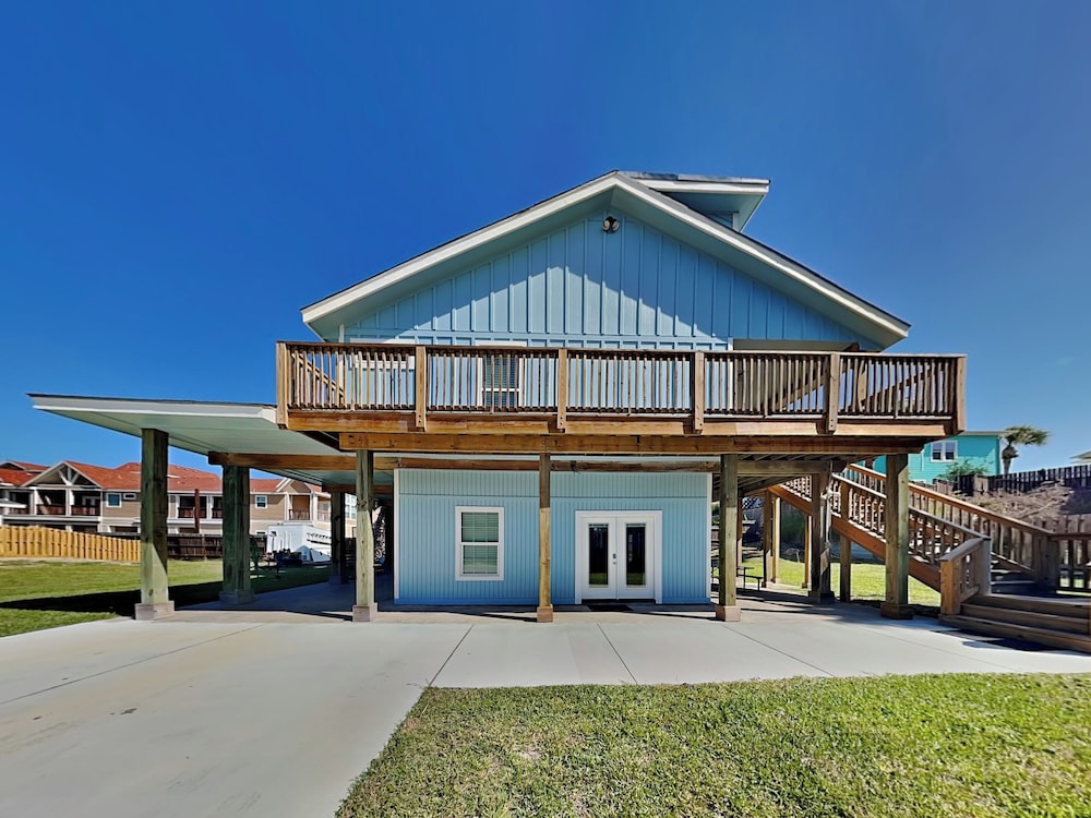 The Hidden Porpoise by Silver Sands Vacation Rentals — 4-Star Luxury Hotel in Port Aransas, United States