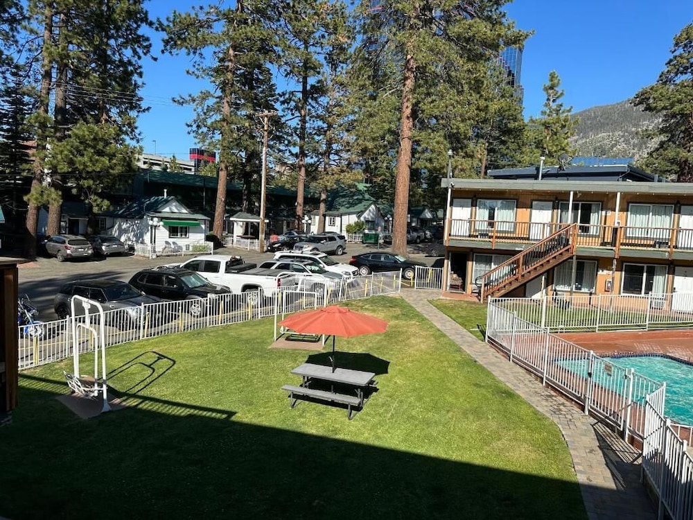 Cedar Inn & Suites - photo 63