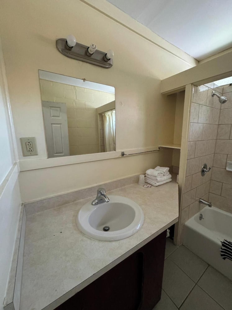 Village Motel Clinton - photo 37