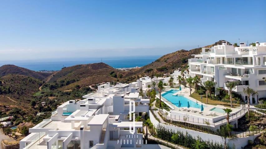 Luxury Penthouse Rooftop Pool Jacuzzi Ocean Views Palo Alto Marbella — Ojen