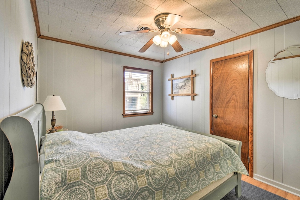 Nags Head Cottage Screened Porch Walk to Beach - photo 13