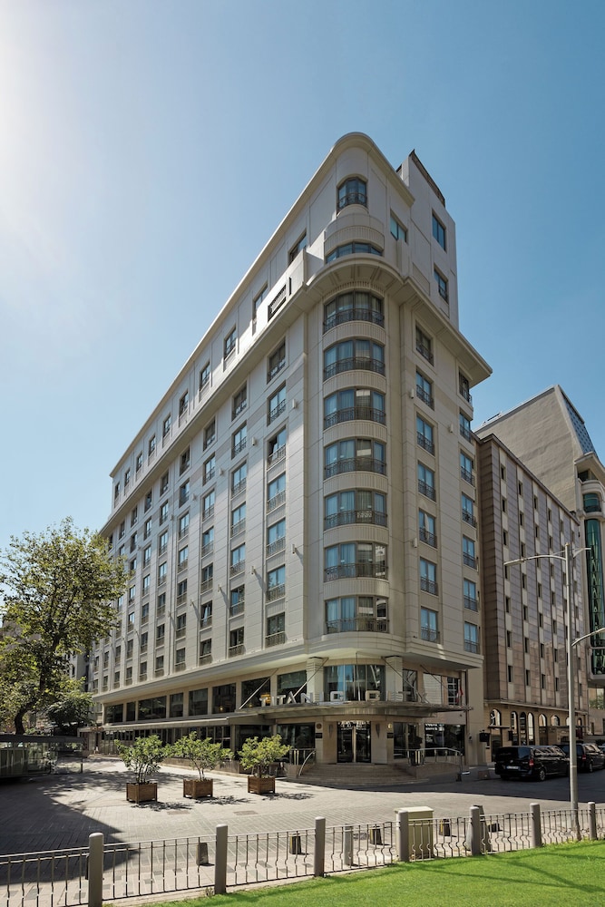 Titanic City Taksim — hotel in Istanbul