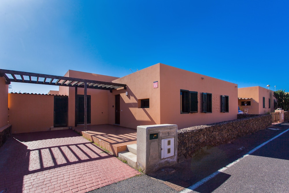 Anahi Homes Corralejo Villa Codeso 5 — 4-Star Luxury Hotel in La Oliva, Spain