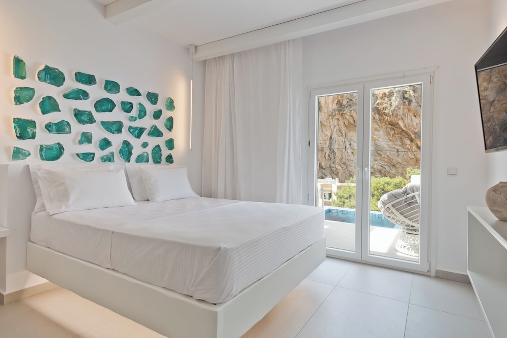 Enilion Luxury Suites — 4-Star Luxury Hotel in Karpathos, Greece