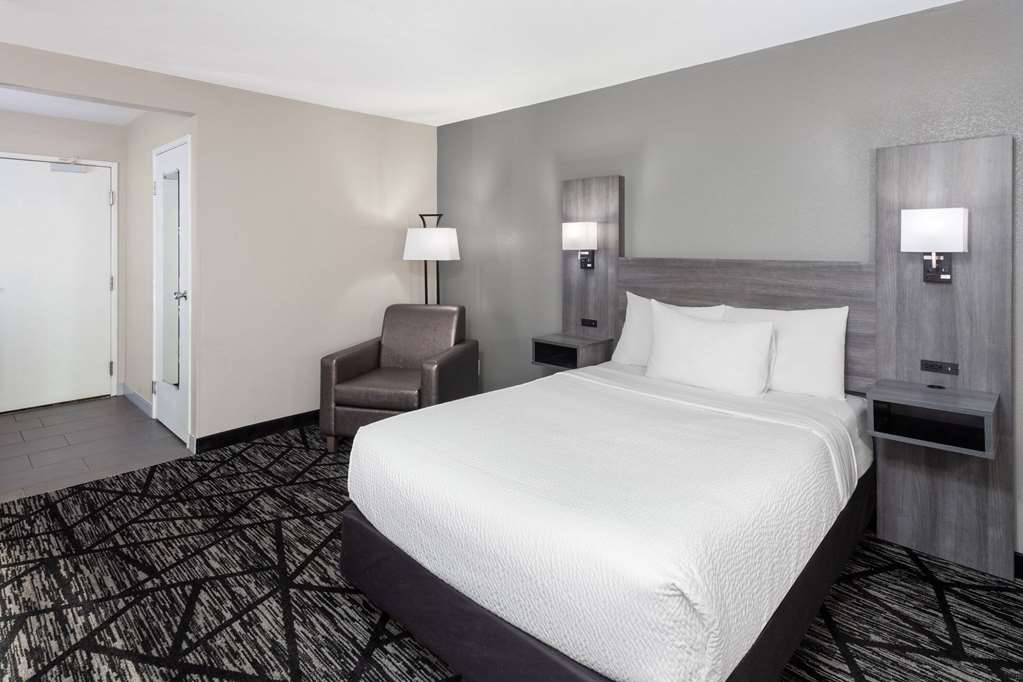 La Quinta Inn by Wyndham Cleveland Independence - photo 16