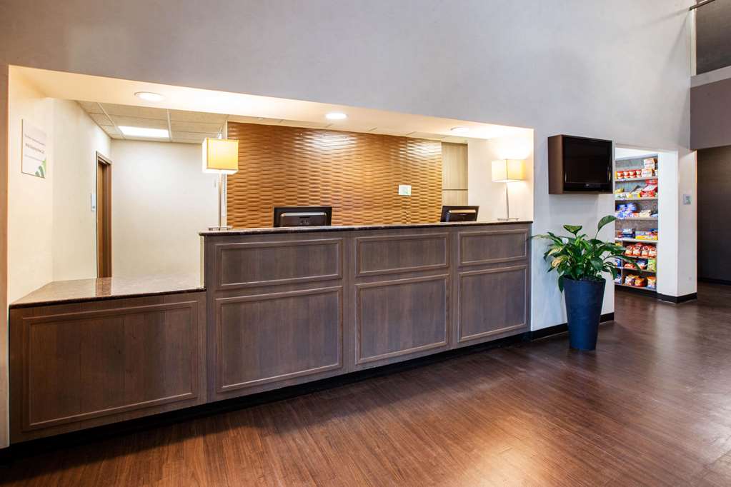 Wingate by Wyndham Roseville Detroit - photo 4