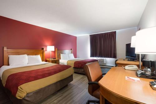 Econo Lodge Inn & Suites Escanaba North - photo 6