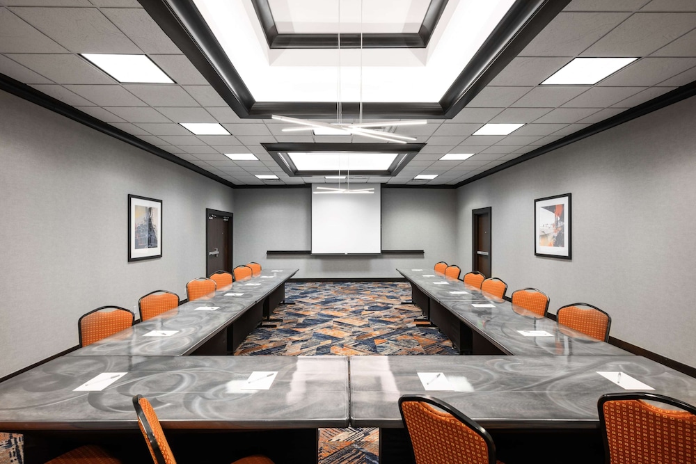 Hampton Inn Evansville Airport - photo 47