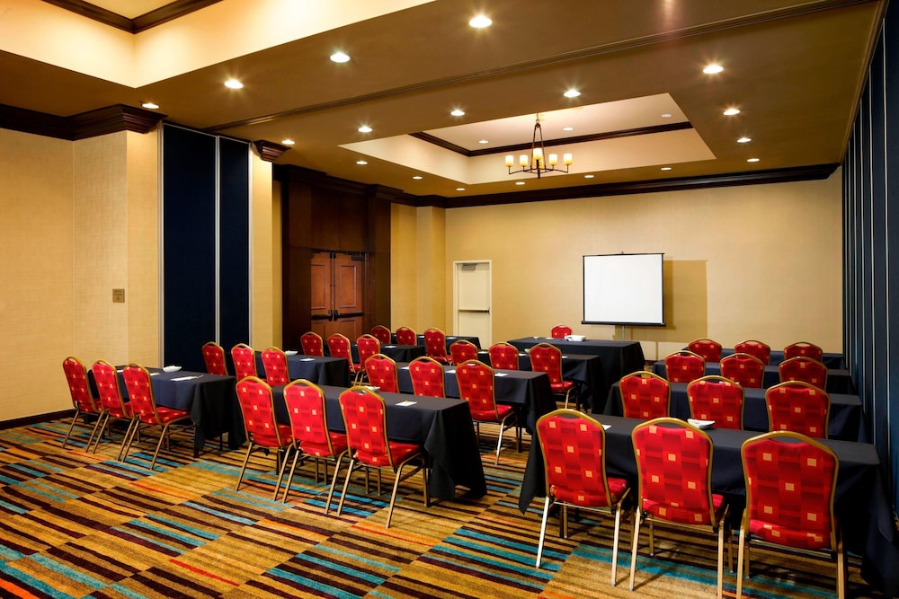 Fairfield Inn & Suites Houston Intercontinental Airport - photo 23