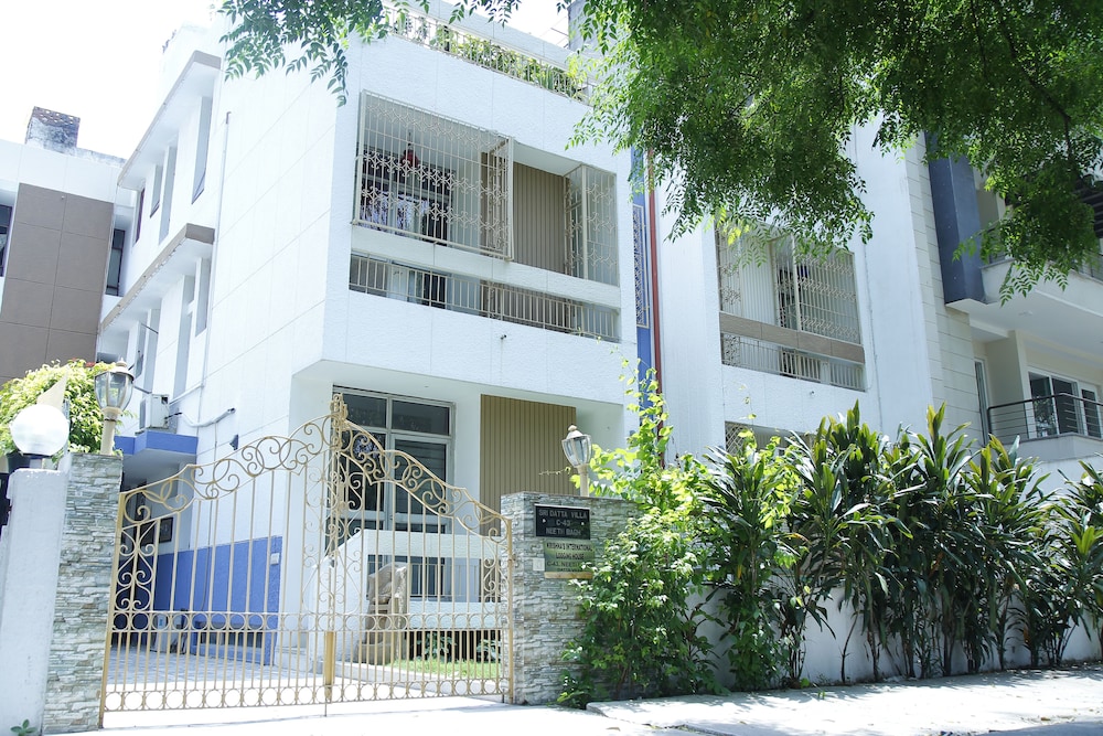 Maplewood Guest House Neeti Bagh New Delhiit is a Boutiqu Guest House — 4-Star Luxury Hotel in New Delhi, India