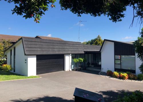 Fashion Bright and Spacious Superior location in Hamilton, New Zealand