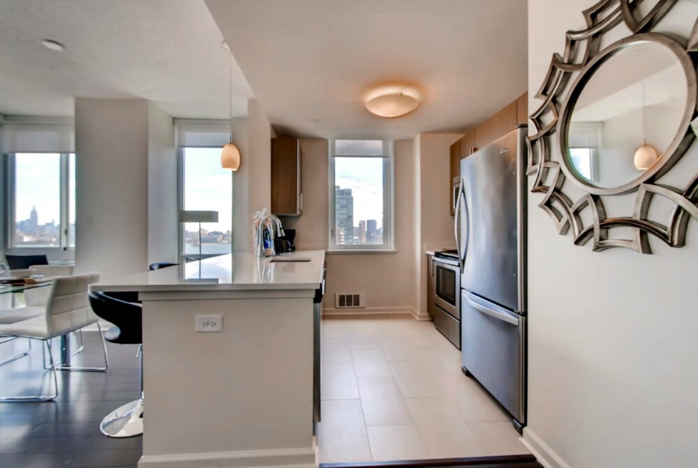 Global Luxury Suites at Newport - photo 21