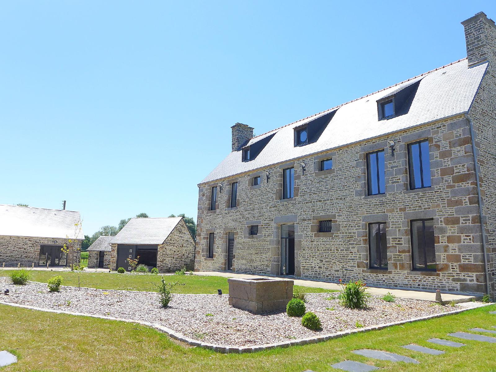 Le Domaine De La Baie Du Mont — hotel in Le Val-Saint-Pere