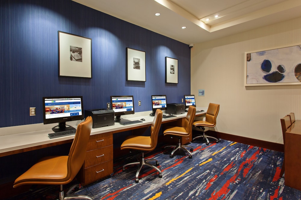 Holiday Inn Express and Suites Fisherman's Wharf by IHG - photo 50