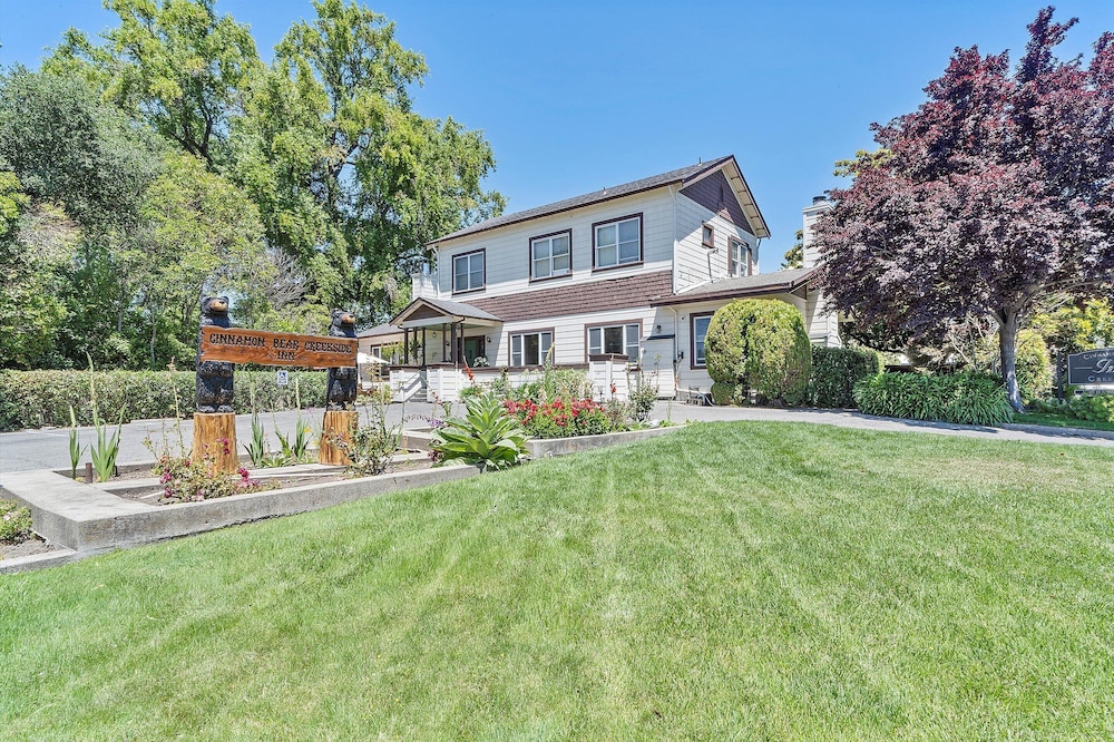Cinnamon Bear Creekside Inn - photo 44