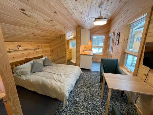 Crossett Hill Lodge — 4-Star Luxury Hotel in Duxbury, United States