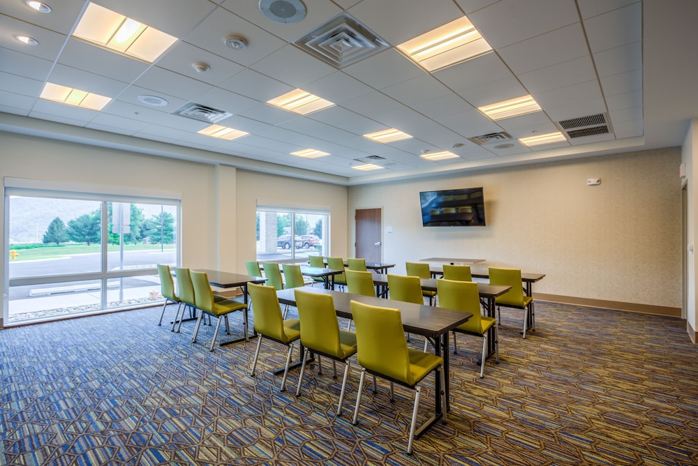 Holiday Inn Express & Suites Reedsville State Coll Area by IHG - photo 26