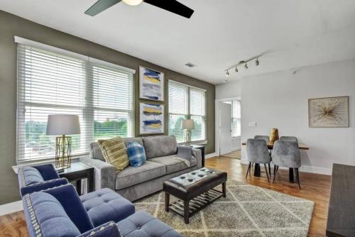 2BR Airy Getaway Near Downtown Pool Gym — 4-Star Luxury Hotel in San Antonio, United States