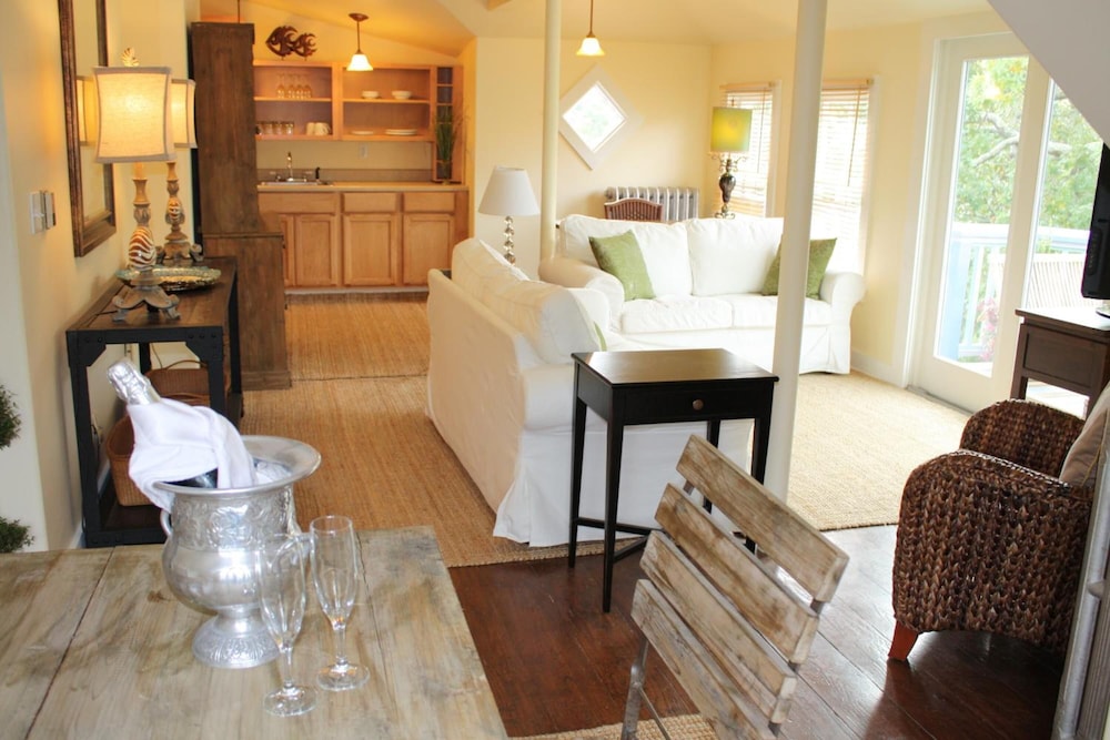 The Oak Bluffs Inn - photo 20