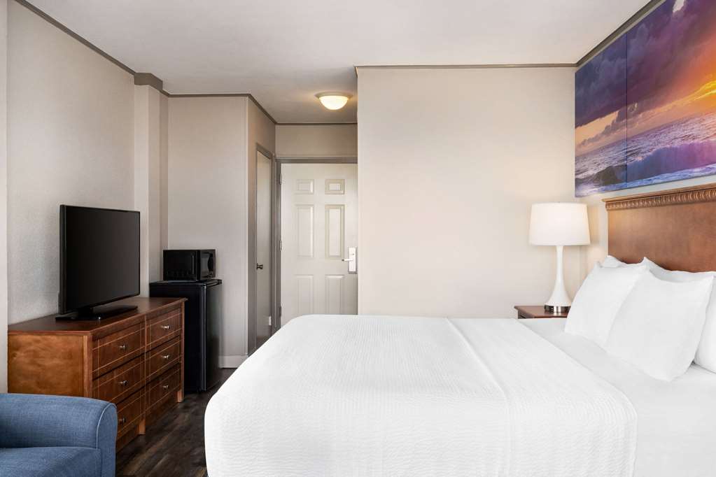 Days Inn by Wyndham Ocean City Oceanfront - photo 38