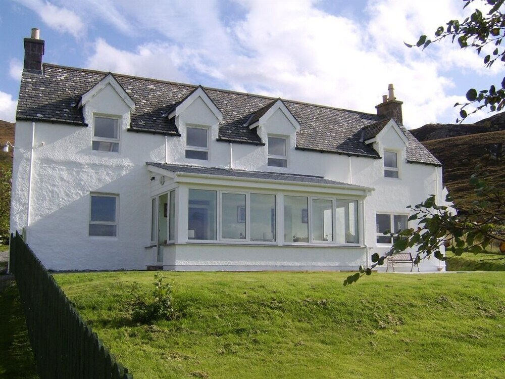 Croft Cottage And Tigh Na Mara Chalet 6792710 — Ullapool