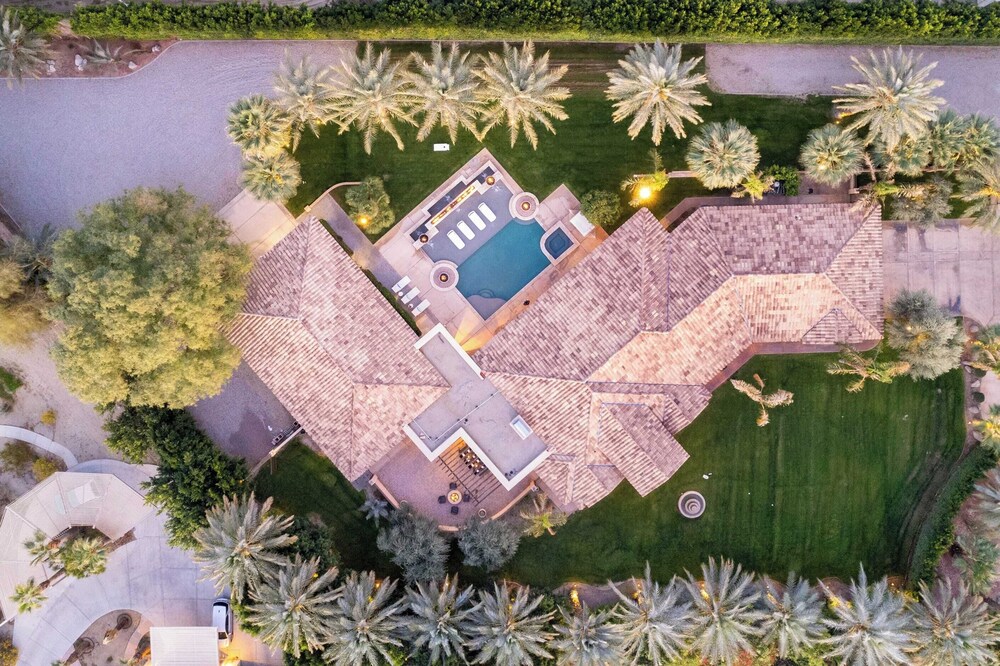 The Date Palm Estate by Avantstay Expansive Estate w Game Room Backyard Oasis w Pool & Spa - photo 56