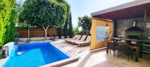 Shanti Paphos Holiday House