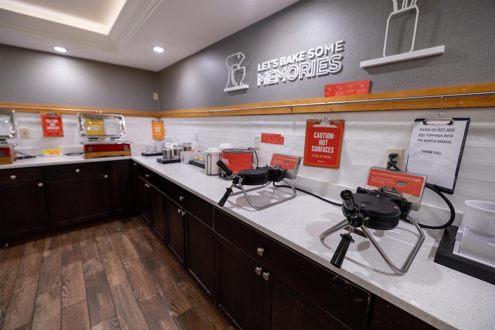 Hampton Inn Portsmouth Central - photo 61
