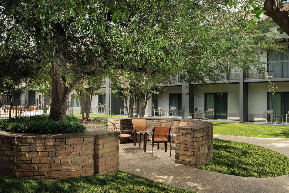 Courtyard by Marriott Dallas Fort Worth Bedford - photo 24