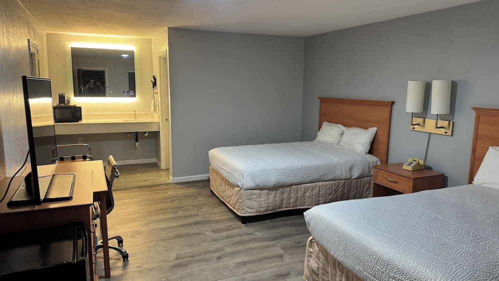 Pacific Express Inn - photo 10