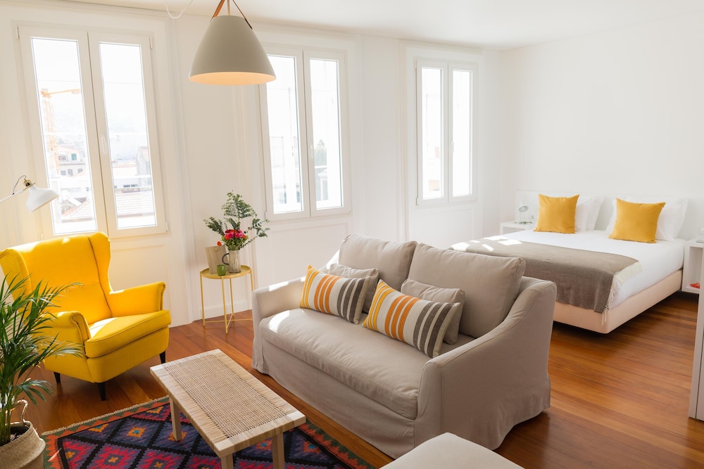 Apartamentos Praça Amarela — 4-Star Luxury Hotel in Funchal, Portugal
