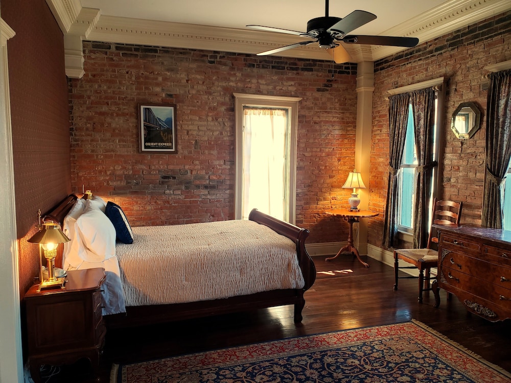 Iron Horse Hotel - photo 8