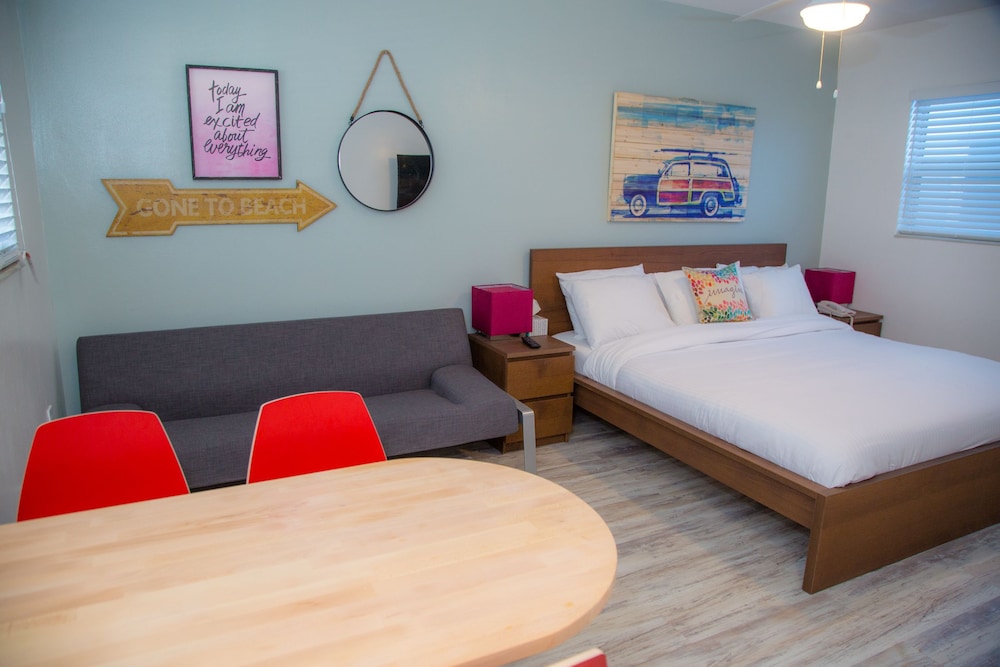 St Pete Beach Suites - photo 12