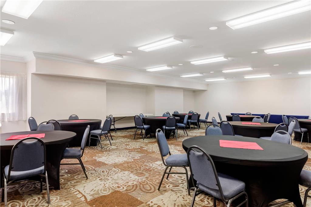 Quality Inn & Suites Denver Airport Gateway Park - photo 34