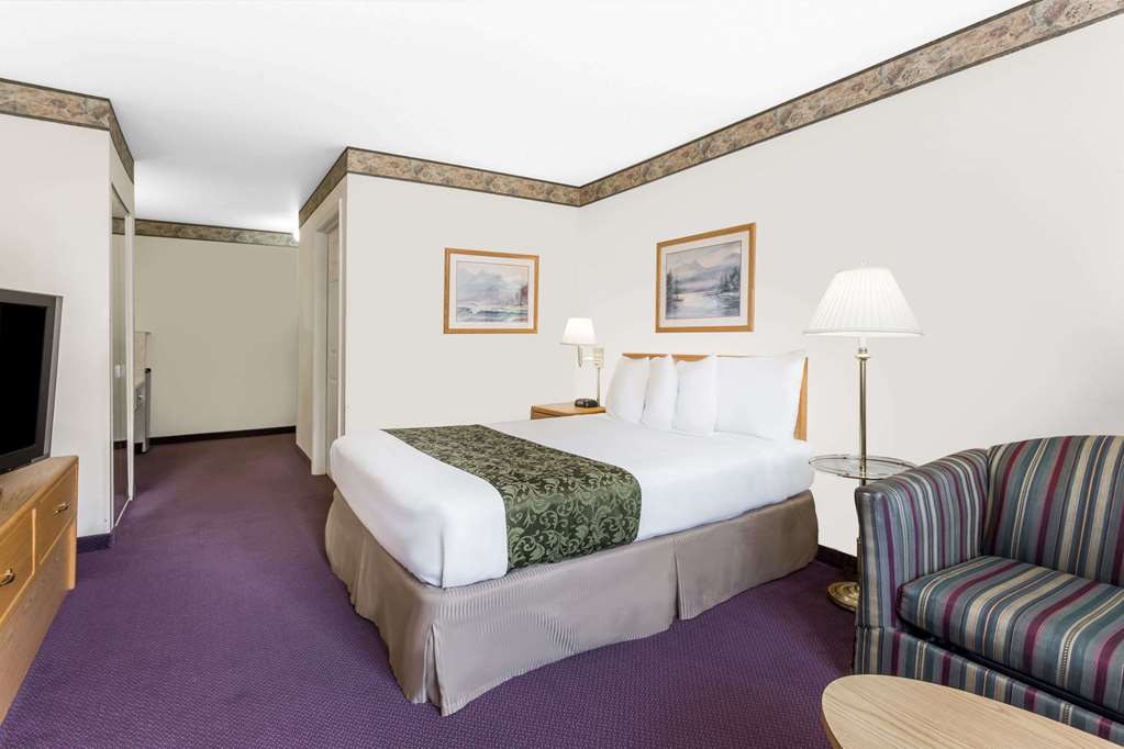 Days Inn by Wyndham Ocean Shores - photo 11