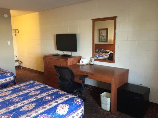 Country Host Motel - photo 11