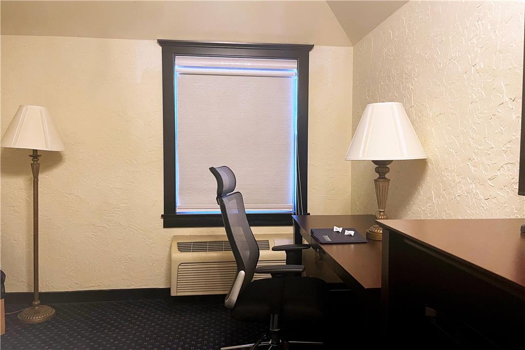 Chateau Hotel and Conference Center - photo 22