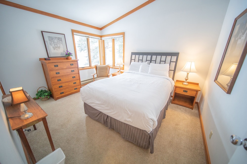 Tennis Townhomes 1326 - photo 2