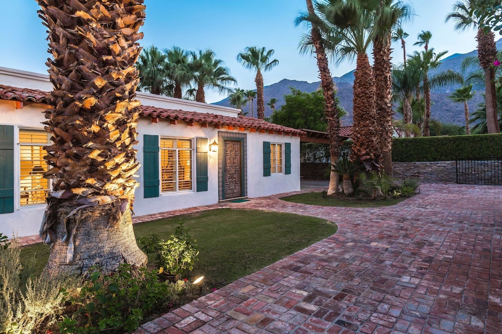 Villa Valencia — 4-Star Luxury Hotel in Palm Springs, United States