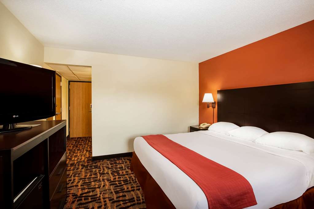 Super 8 by Wyndham Lawrence - photo 25
