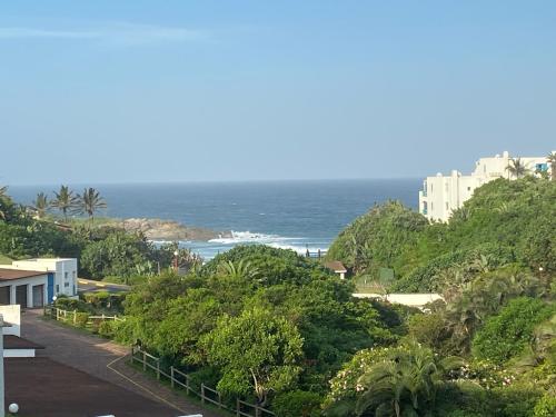 Santorini Shakas Rock Ballito Holiday 3 bedroom sleeps 6 3rd floor apartment — 4-Star Luxury Hotel in Ballito, South Africa