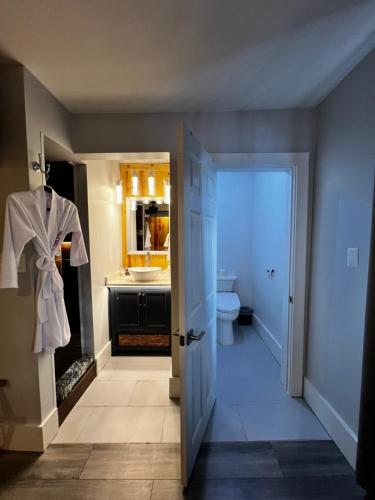 Eagle s Landing Lodge — 5-Star Luxury Hotel in Custer, United States