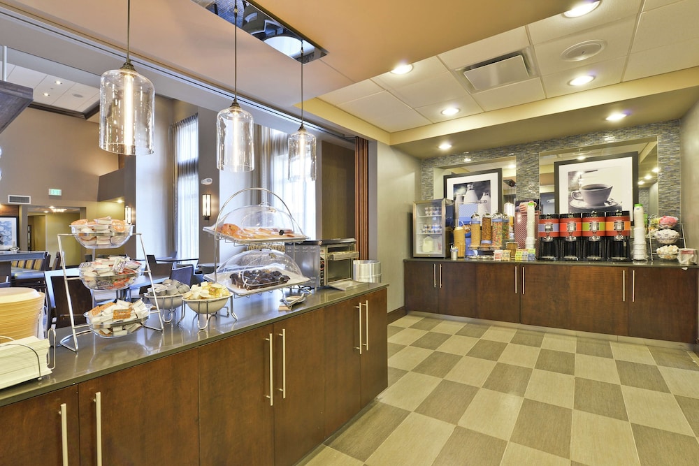 Hampton Inn & Suites Greensboro Coliseum Area - photo 64