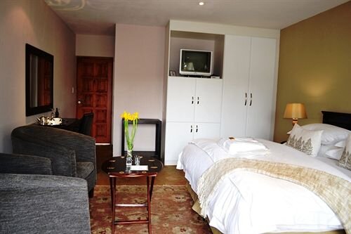 Leaves Guest House — 4-Star Luxury Hotel in Johannesburg, South Africa