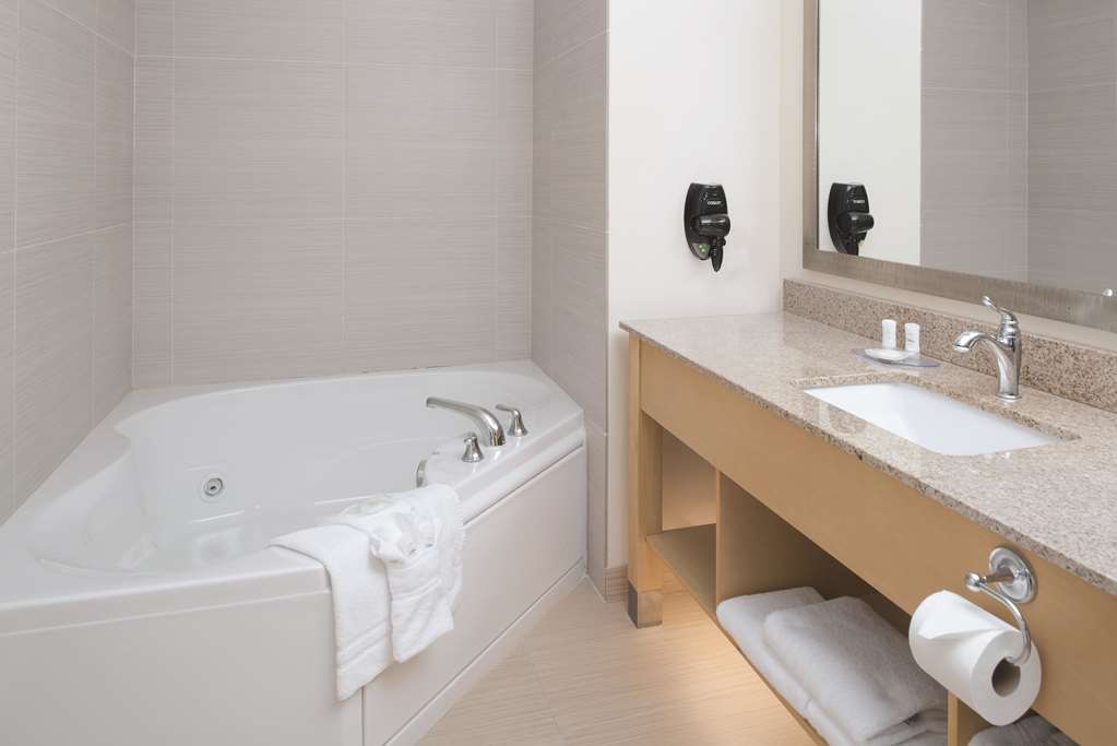 La Quinta Inn & Suites by Wyndham Grand Forks - photo 19