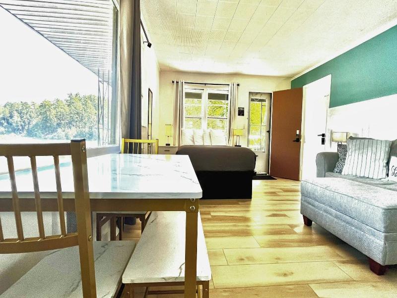 Motel Luzerne - photo 169