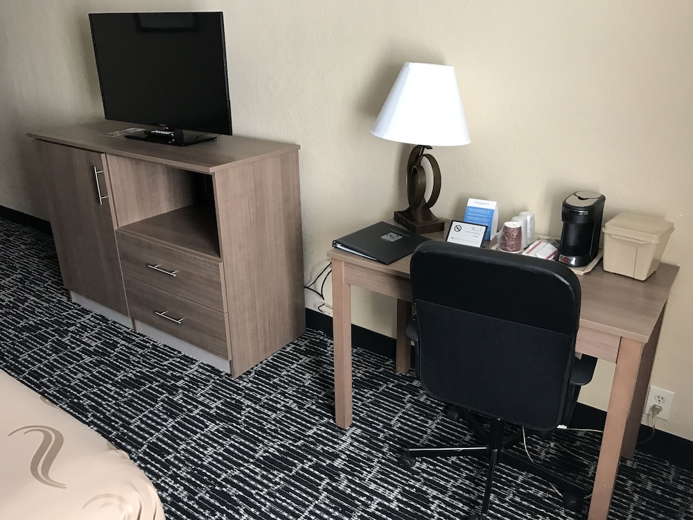 Quality Inn Near Pimlico Racetrack - photo 20